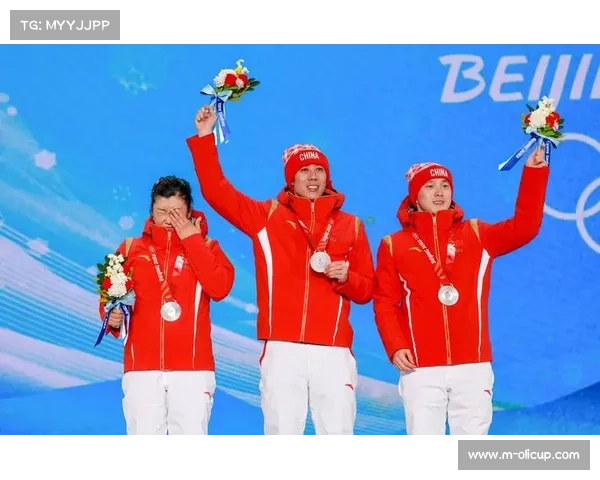 萨拉·格雷罗·曼索冲击铁人三项世界杯赛季收官战金牌